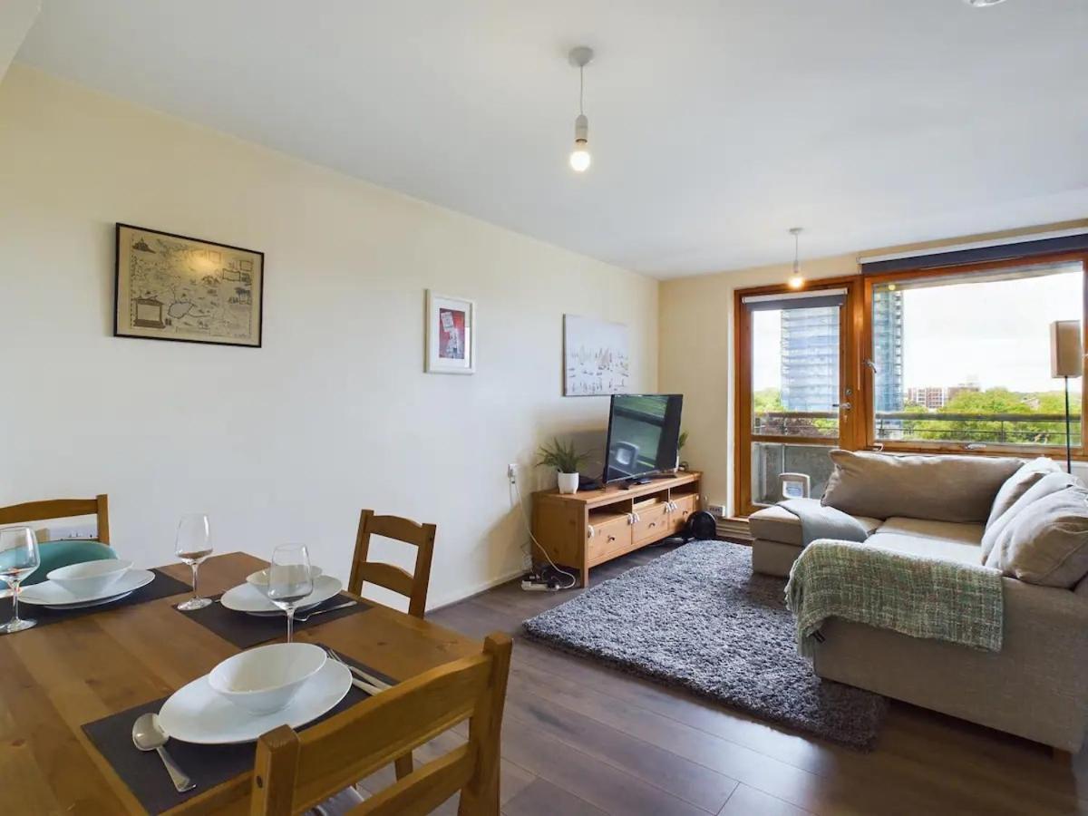 Apartment Lovely 1 Bedroom Serviced W Patio Sleeps 3 Pass The Keys *