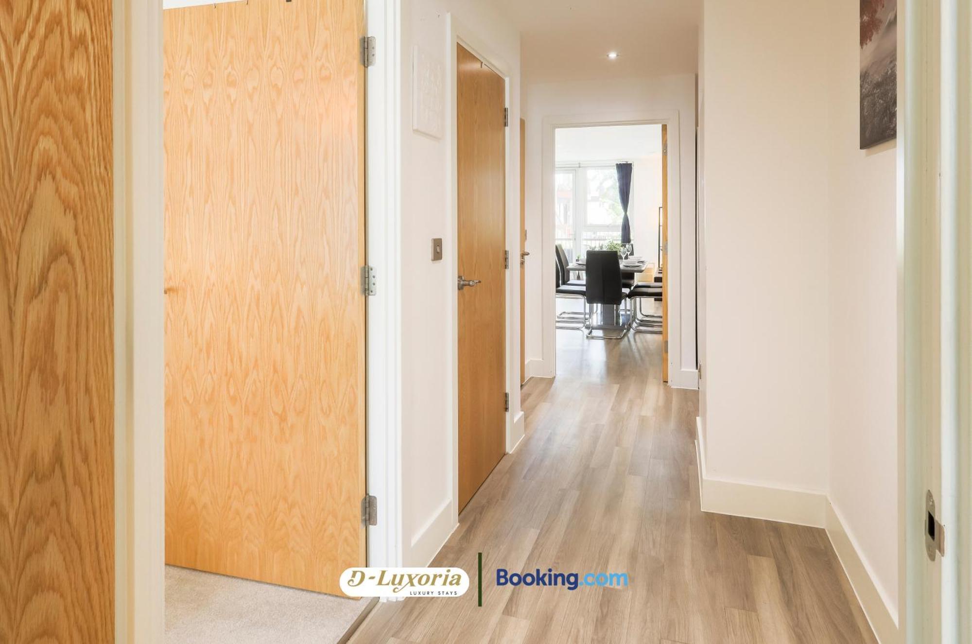 Stylish 2br By Dluxoria Short Lets & Serviced Greater With Pet Friendly, Free Wifi & Free Parking Leilighet
