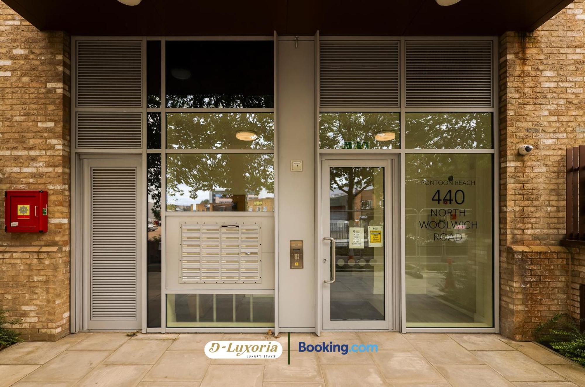 Stylish 2br By Dluxoria Short Lets & Serviced Greater With Pet Friendly, Free Wifi & Free Parking Leilighet
