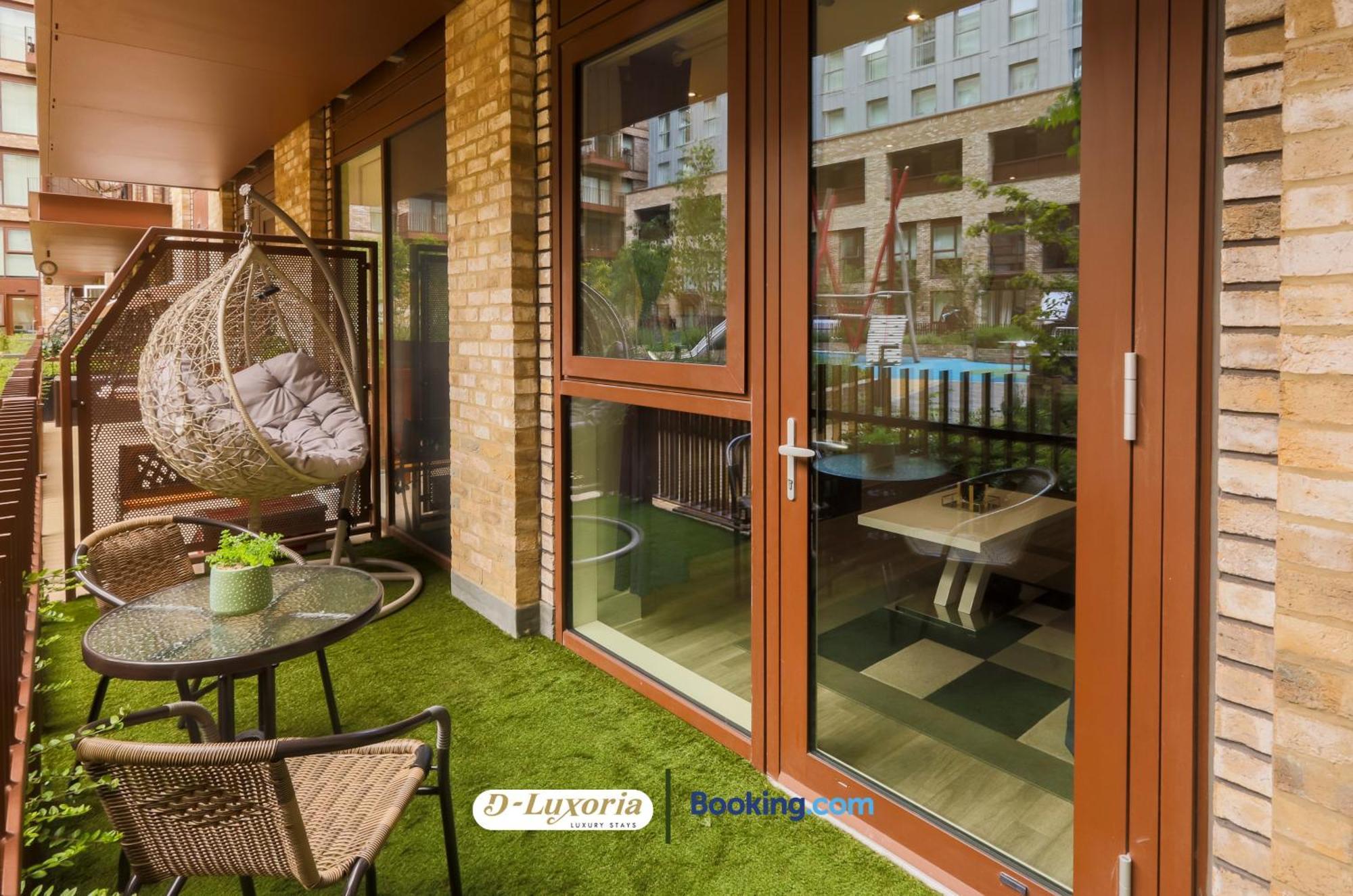 Stylish 2br By Dluxoria Short Lets & Serviced Greater With Pet Friendly, Free Wifi & Free Parking Leilighet *