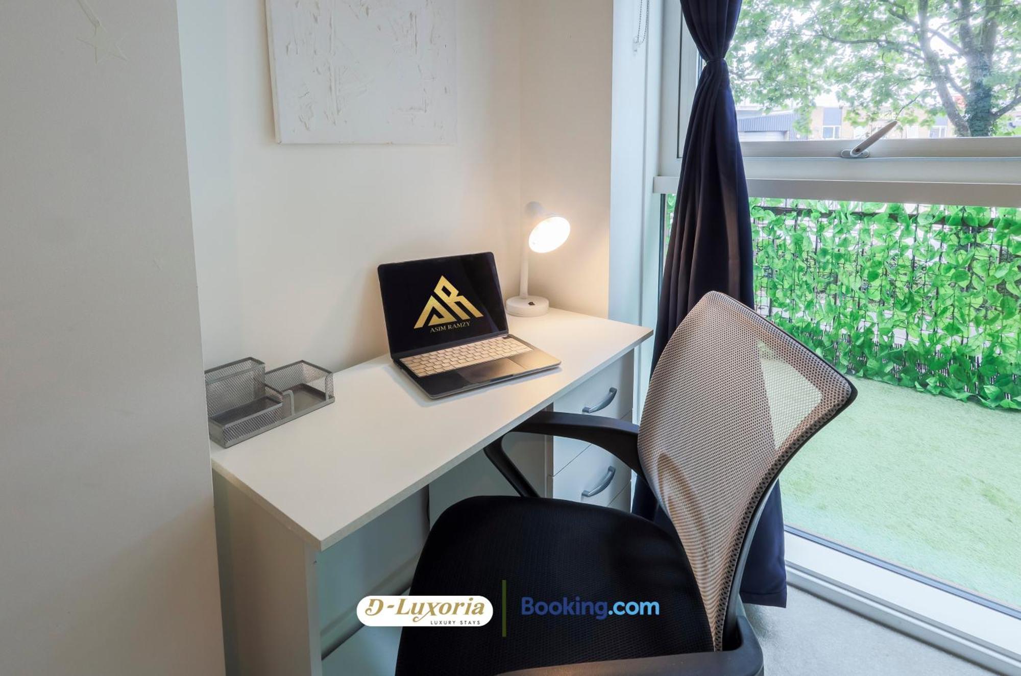 Stylish 2br By Dluxoria Short Lets & Serviced Greater With Pet Friendly, Free Wifi & Free Parking Leilighet