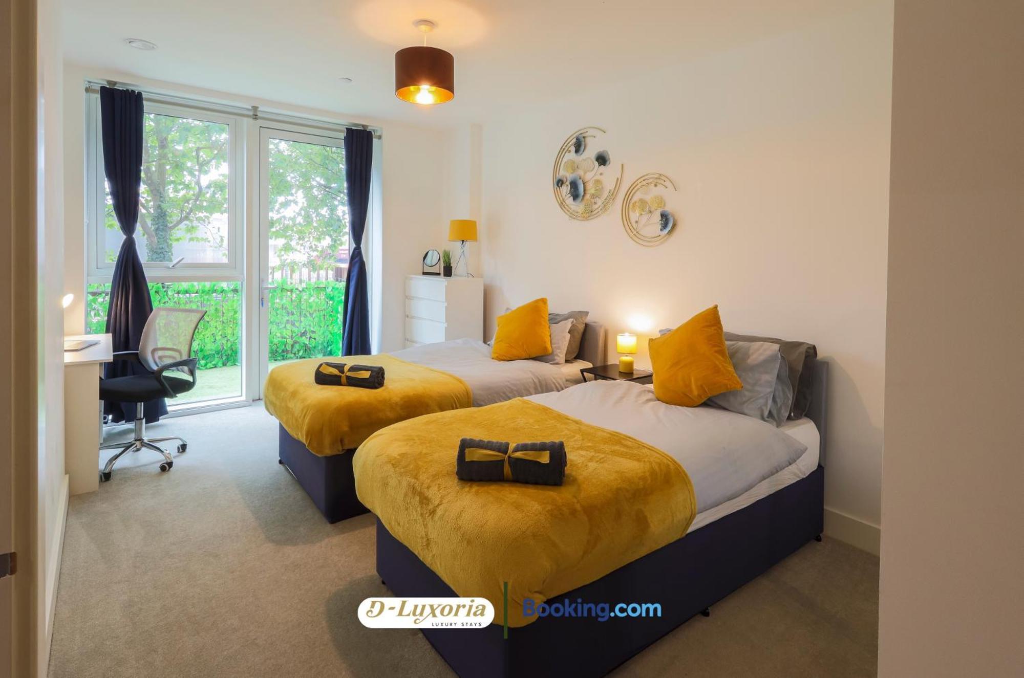 Stylish 2br By Dluxoria Short Lets & Serviced Greater With Pet Friendly, Free Wifi & Free Parking Leilighet