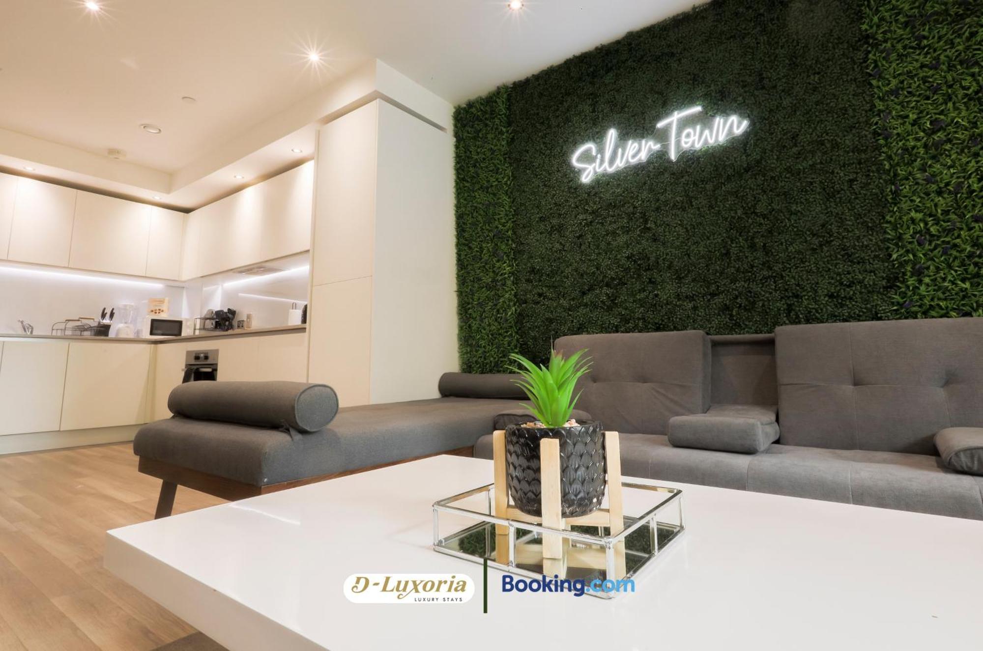 Stylish 2br By Dluxoria Short Lets & Serviced Greater With Pet Friendly, Free Wifi & Free Parking Leilighet *