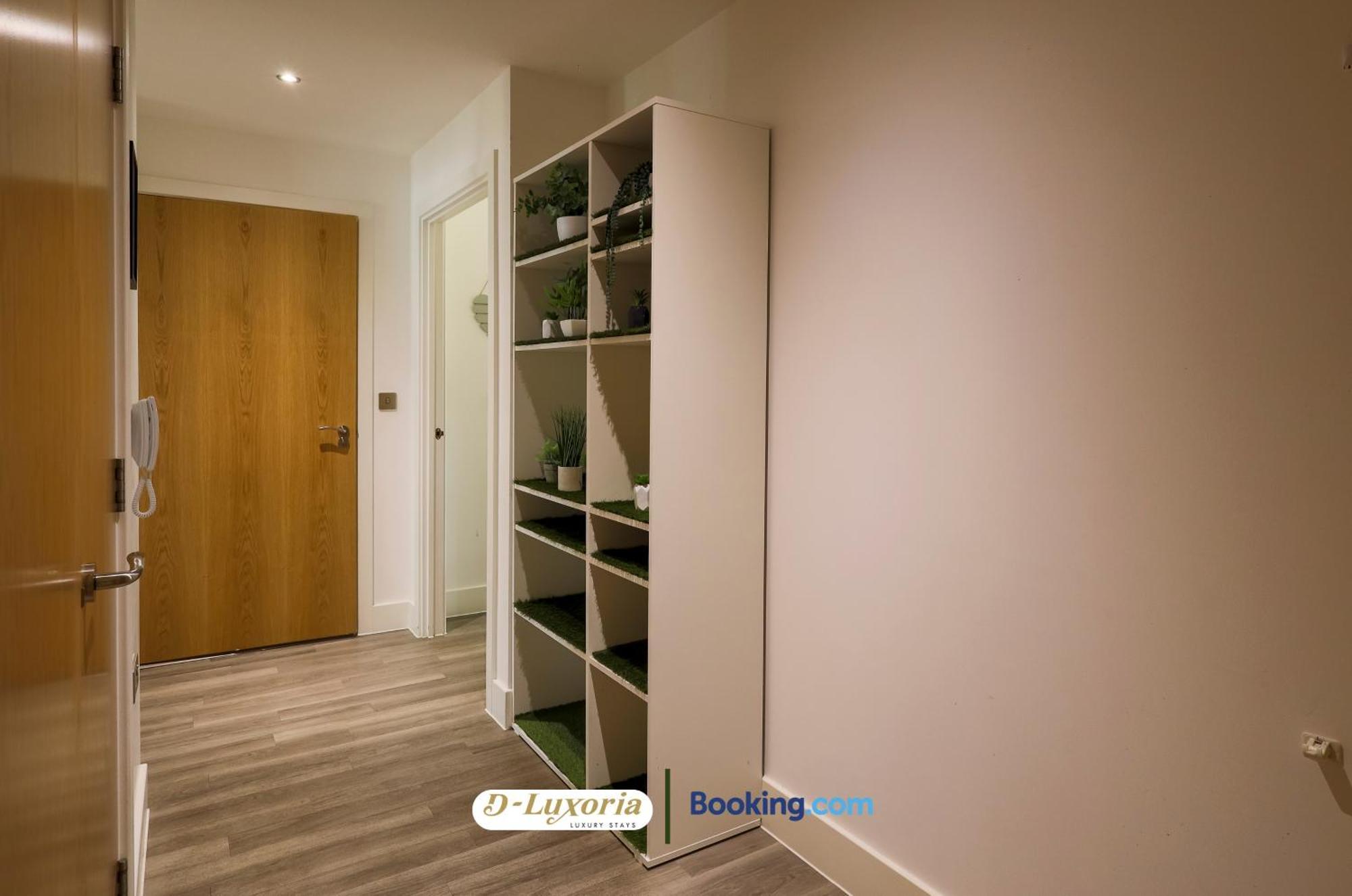 Stylish 2br By Dluxoria Short Lets & Serviced Greater With Pet Friendly, Free Wifi & Free Parking Leilighet London