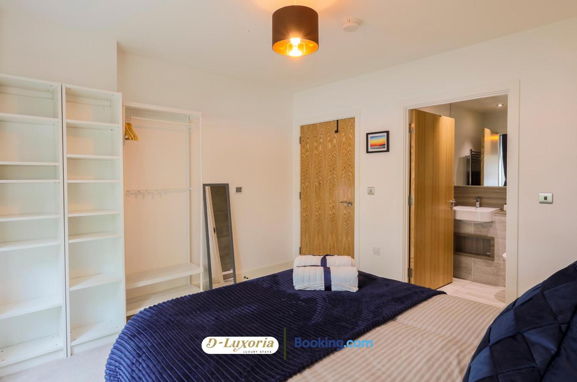 Stylish 2br By Dluxoria Short Lets & Serviced Greater With Pet Friendly, Free Wifi & Free Parking Leilighet *
