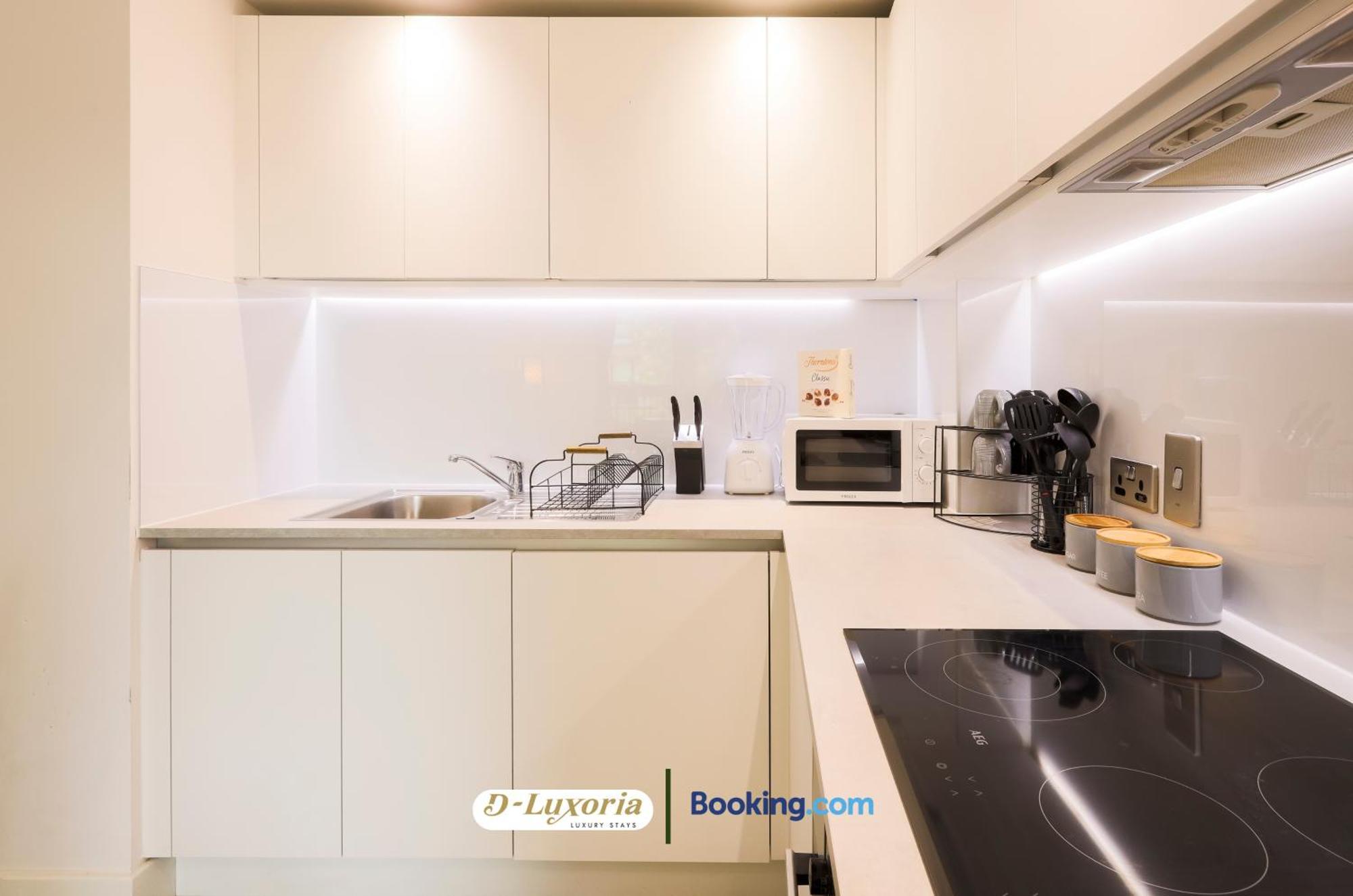 Leilighet Stylish 2br By Dluxoria Short Lets & Serviced Greater With Pet Friendly, Free Wifi & Free Parking
