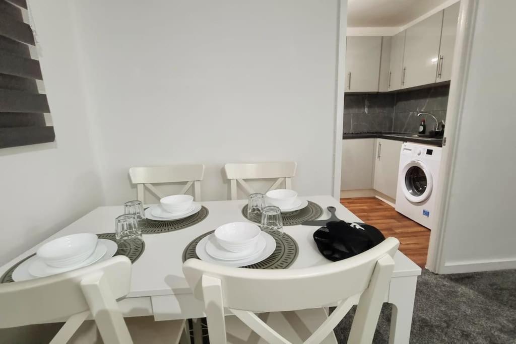 1 Bed Flat With Free Parking In E13 London