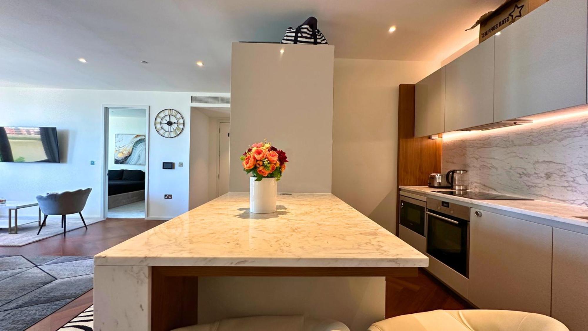 Lavish Penthouse River View Fast Wifi - Luxurylondonstays Apartment