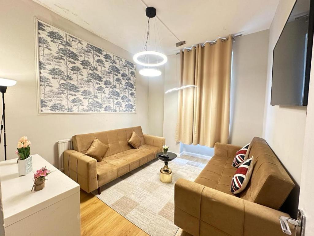 One Bedroom Near Kennington Park Apartment