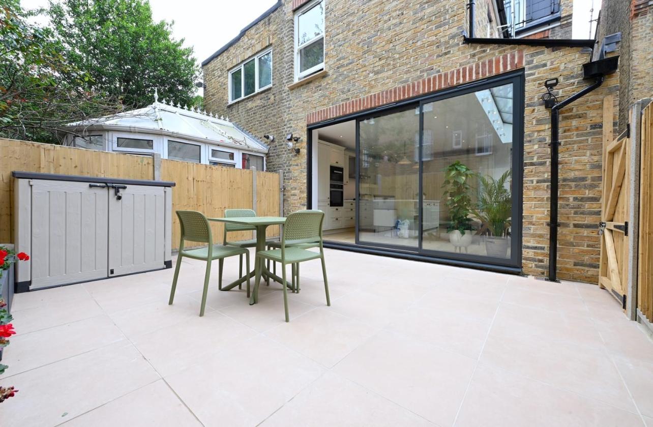 Feriehus Stylish & Spacious 4 Beds House London