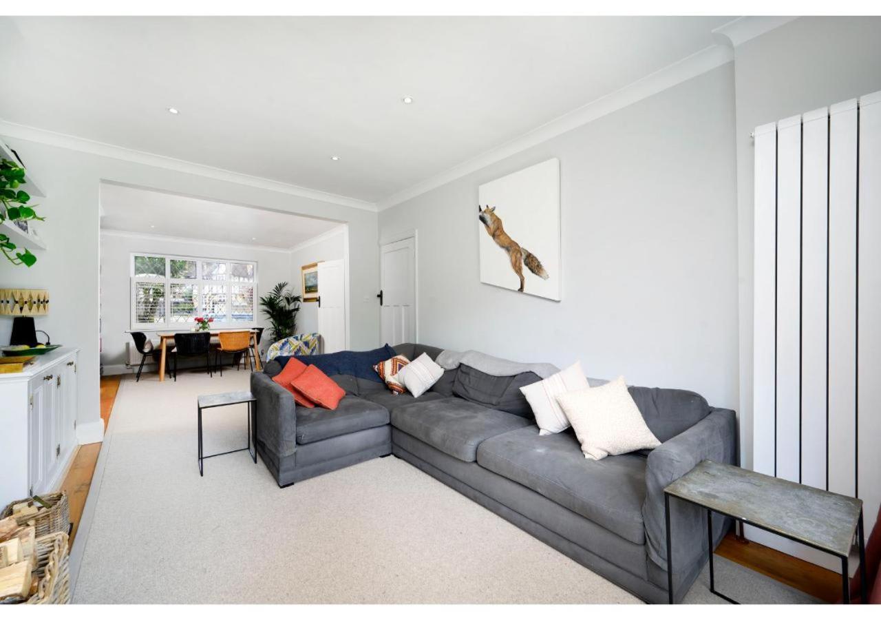 Vakantiehuis 4br House Minutes From Transport & Attractions