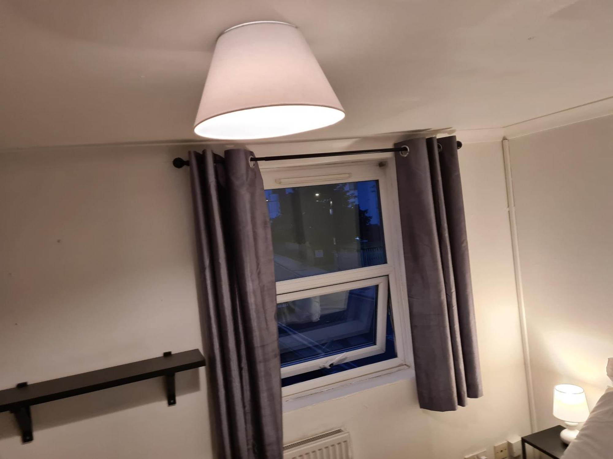 Holiday home 4br-2ensuite-10mincentrallondon-sleeps11-parking *