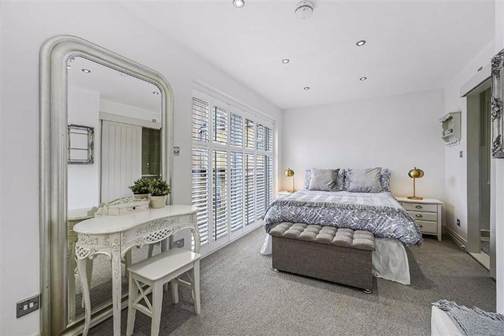 Sho-11 Stanton House - Riverside House With Garden Patio And Parking * London