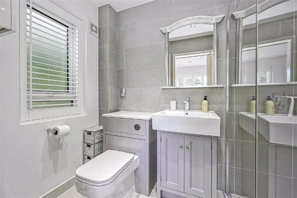 Sho-11 Stanton House - Riverside House With Garden Patio And Parking Holiday home