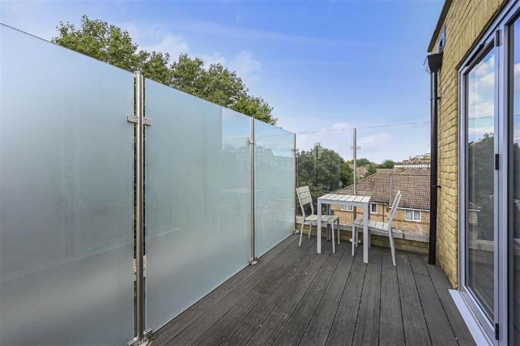 Holiday home Sho-11 Stanton House - Riverside House With Garden Patio And Parking London