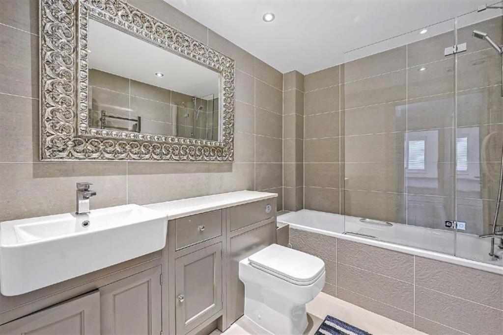 Sho-11 Stanton House - Riverside House With Garden Patio And Parking Holiday home London