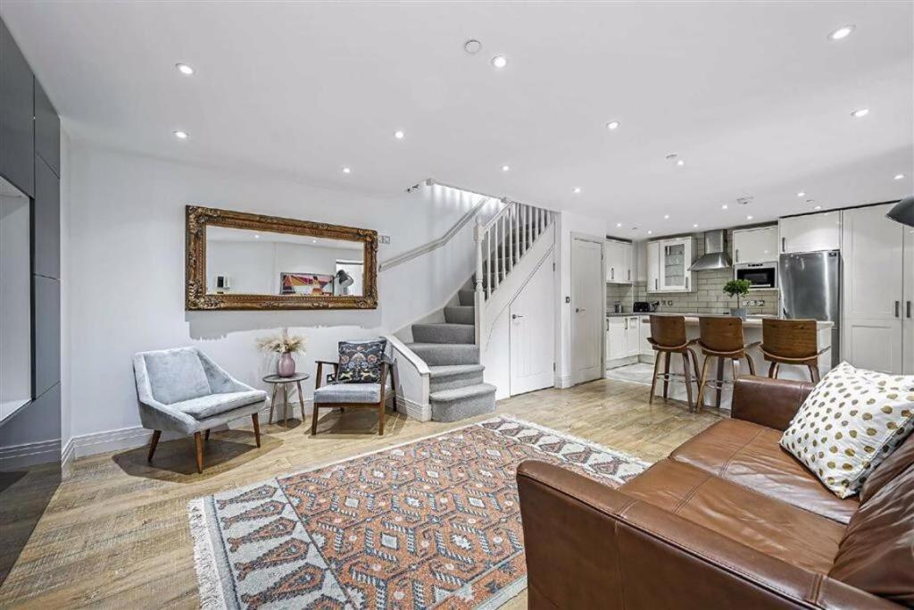 Holiday home Sho-11 Stanton House - Riverside House With Garden Patio And Parking *