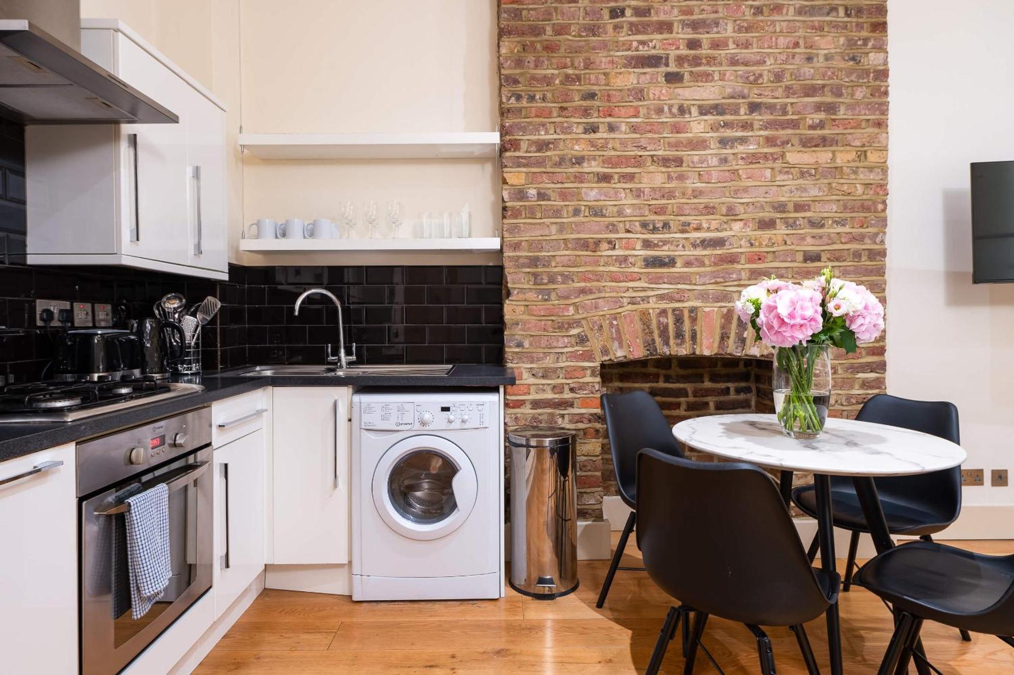 Capital - Aldridge Road Apartment *