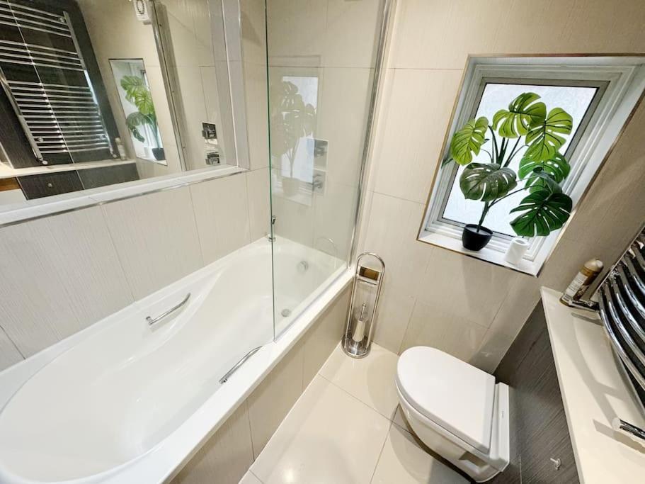 2 Bed In * London