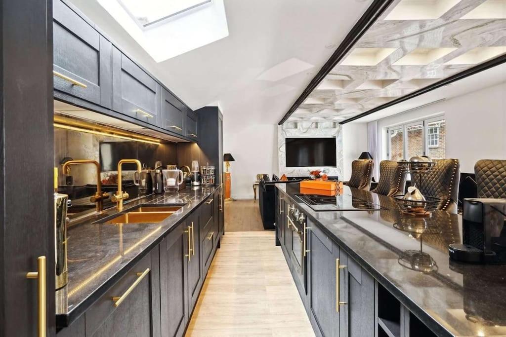 Apartment Luxury 3 Bedroom House London