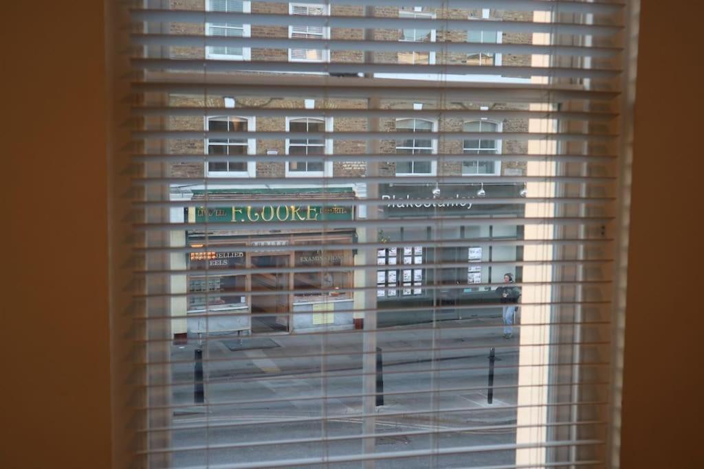 2 Bedroom Modern, Simple Flat In Broadway Market Appartement *
