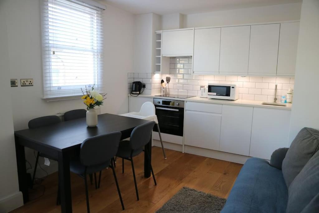2 Bedroom Modern, Simple Flat In Broadway Market Appartement *