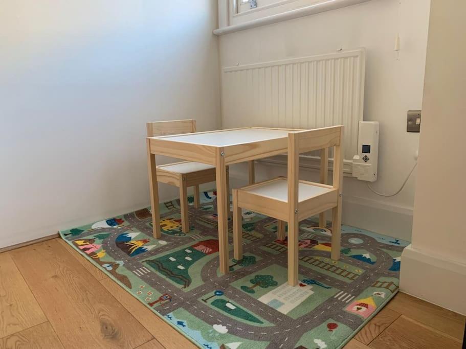 Appartement 2 Bedroom Modern, Simple Flat In Broadway Market Londen