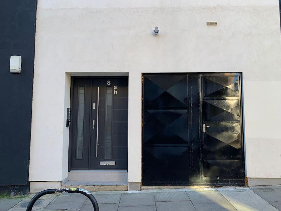 2 Bedroom Modern, Simple Flat In Broadway Market Appartement Londen