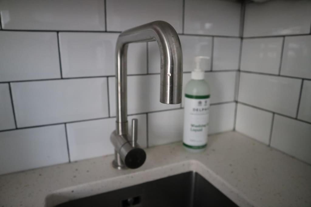 Appartement 2 Bedroom Modern, Simple Flat In Broadway Market Londen