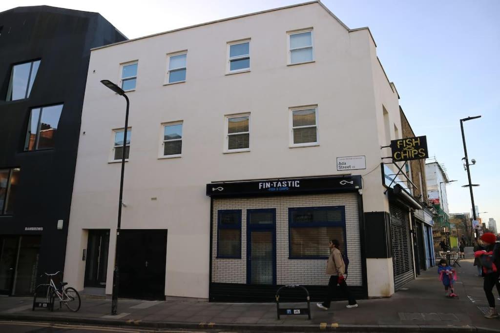 2 Bedroom Modern, Simple Flat In Broadway Market Londen
