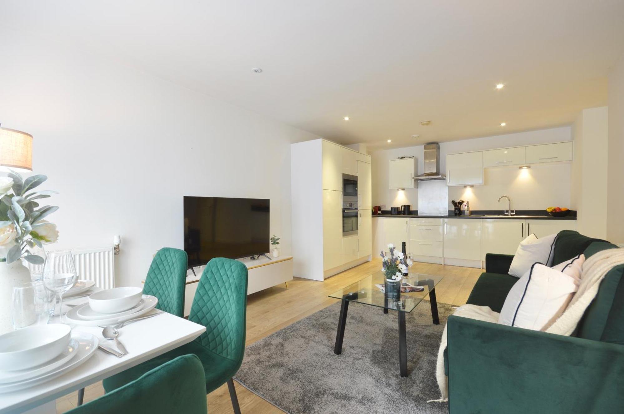 Modern 2 Bedroom Steps From Vauxhall St * London