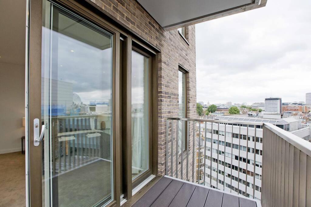 Kings Cross 2 Bed With Views, Ac, Balcony Apartment *
