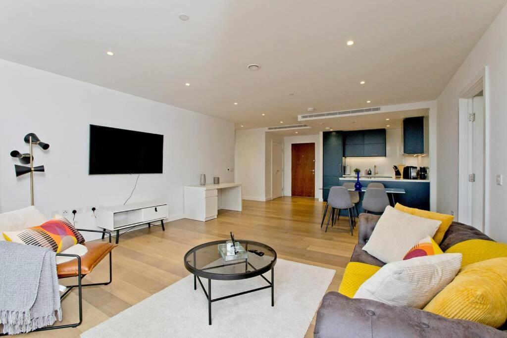 Kings Cross 2 Bed With Views, Ac, Balcony Apartment London