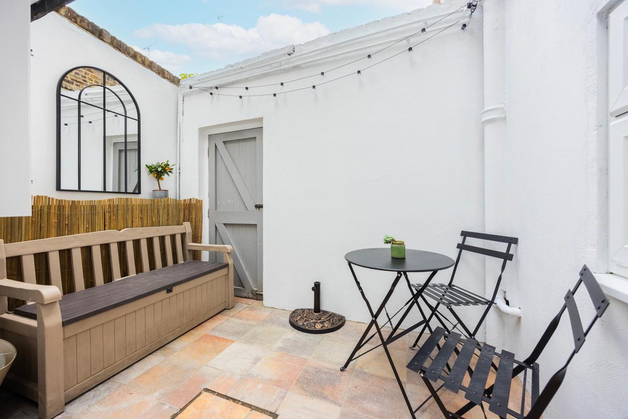 1 Bed On Ivor Place Londen