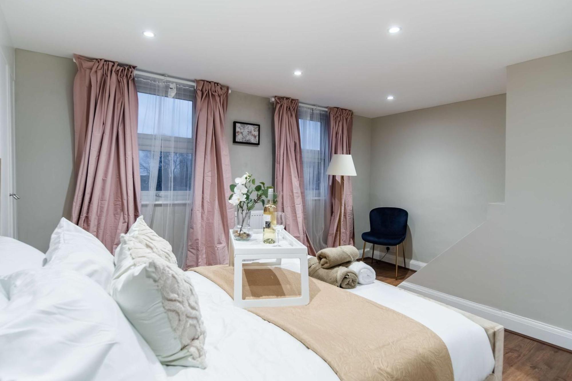 Modern Two Bed Kensington With Free Wifi Appartement