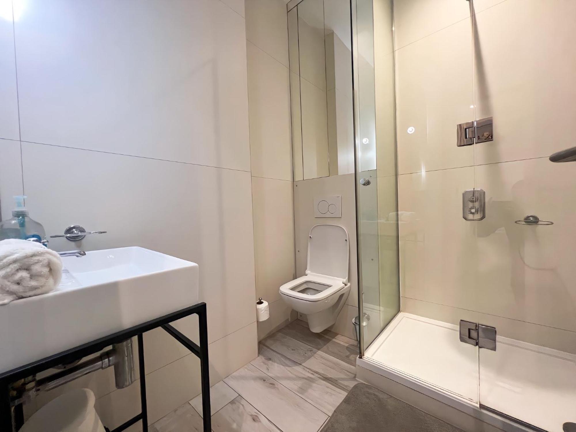 Kensington Apartment