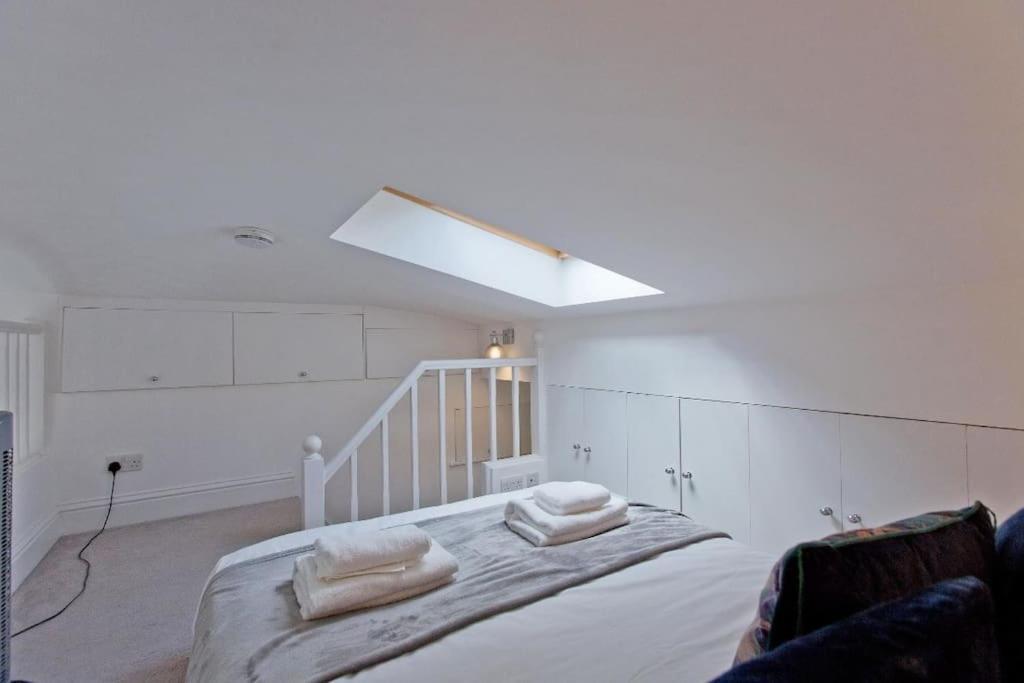 Cosy 2 Bed Modern Mews - Kings Cross Londen