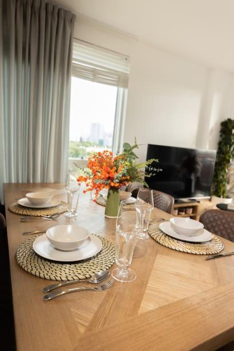 Apartment Stylish 3 Bed Near Downtown & Free Parking