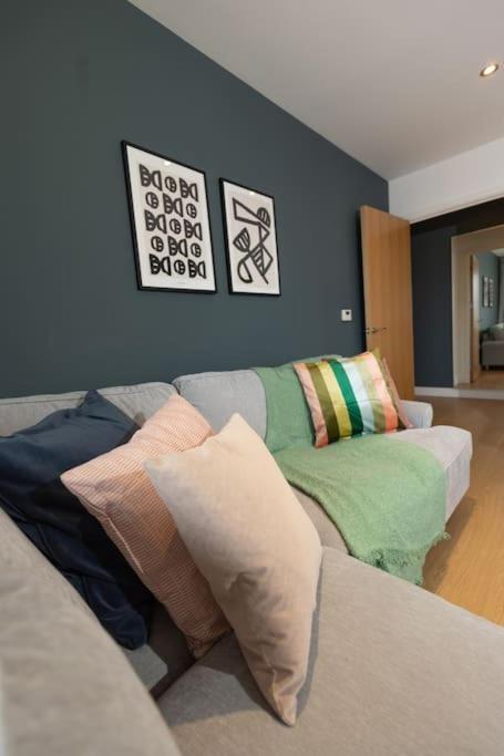 Apartment Stylish 3 Bed Near Downtown & Free Parking *