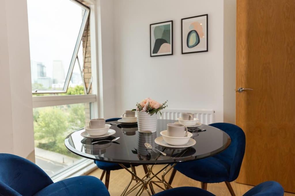 Stylish 3 Bed Near Downtown & Free Parking