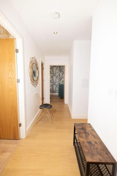 Stylish 3 Bed Near Downtown & Free Parking Apartment