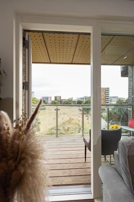 Stylish 3 Bed Near Downtown & Free Parking *