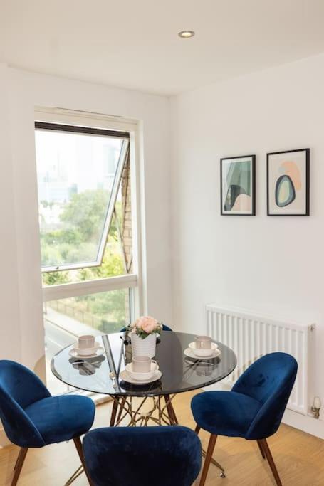 Apartment Stylish 3 Bed Near Downtown & Free Parking *