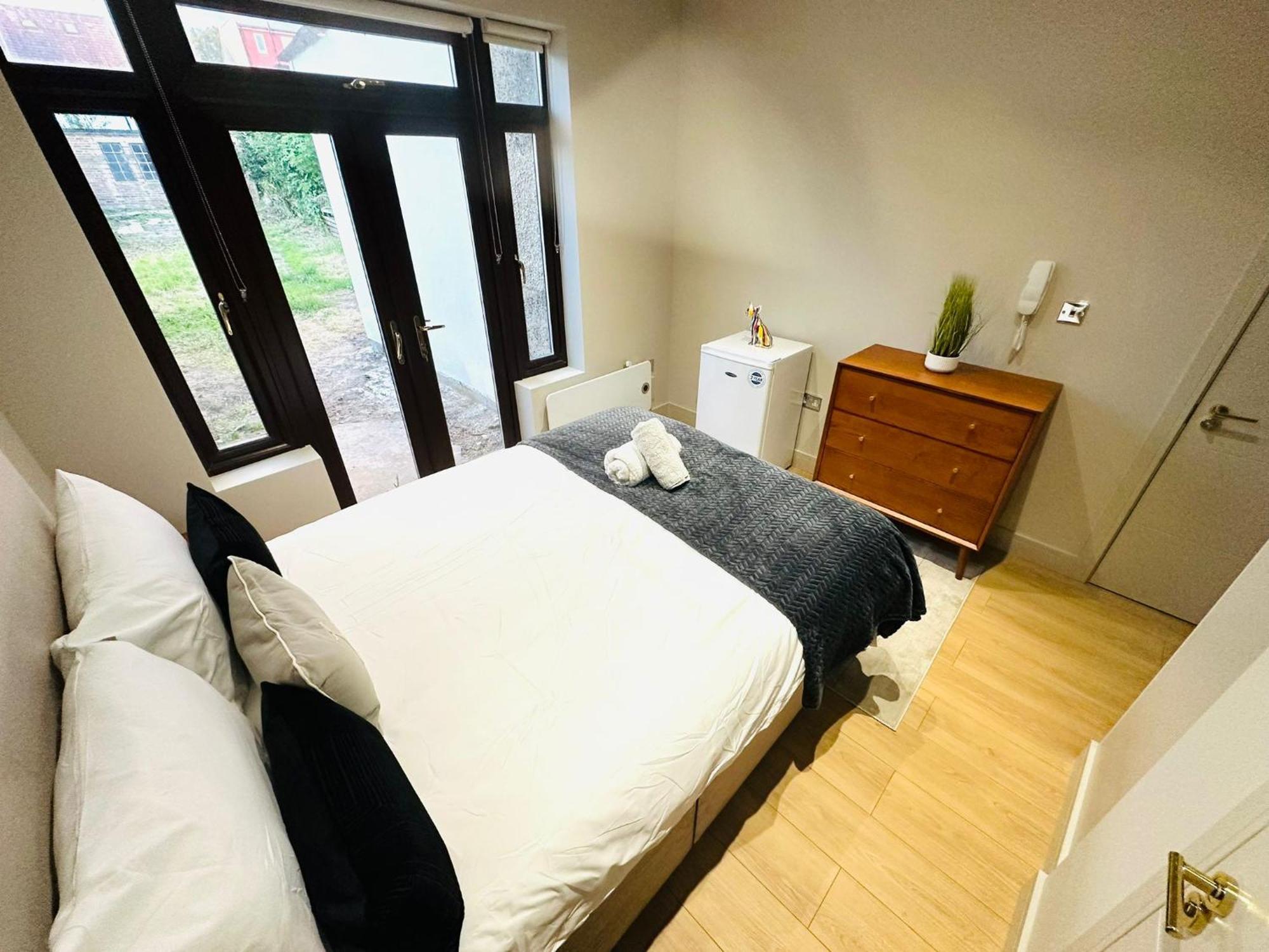 Ensuite Ii Great Location Close To Eye Gjestgiverier London