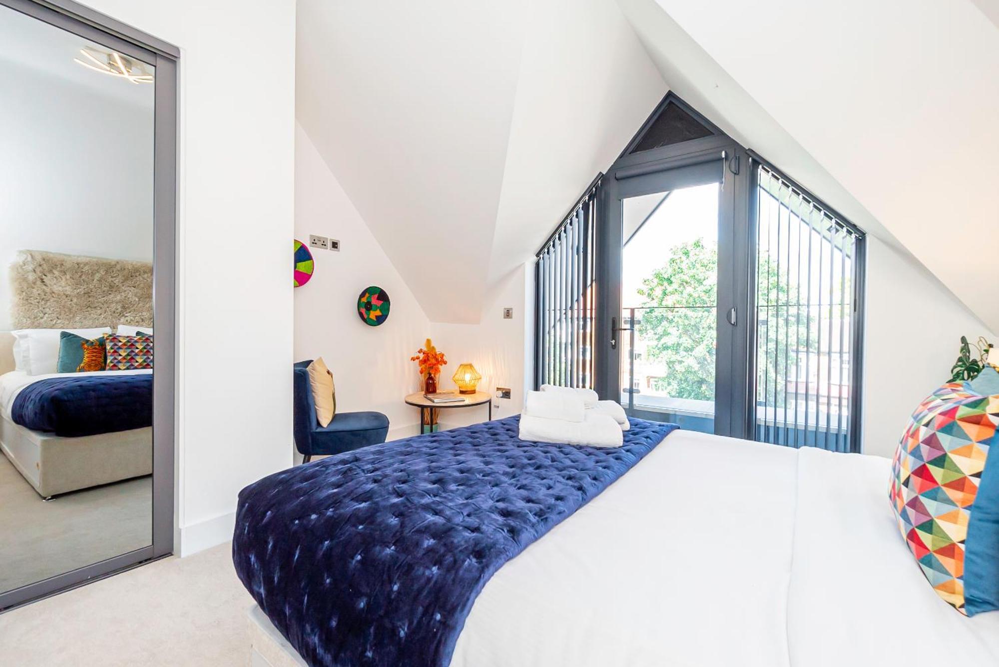 Superb Floor 1-bedroom Flat With Charming Two Balconies Leilighet