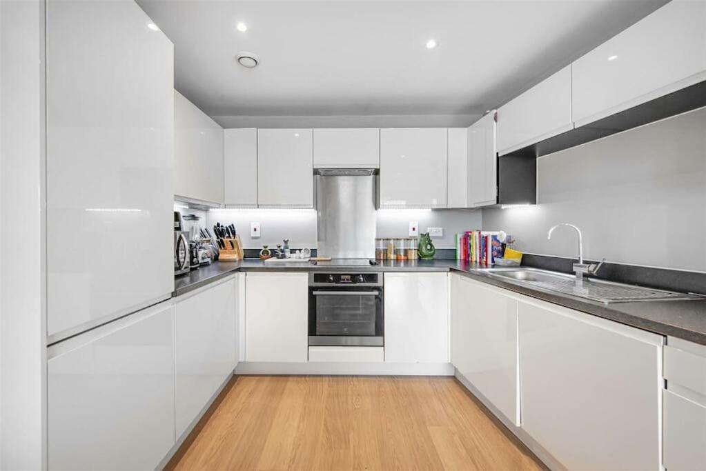 Stylish 2-bed - Check Profile *
