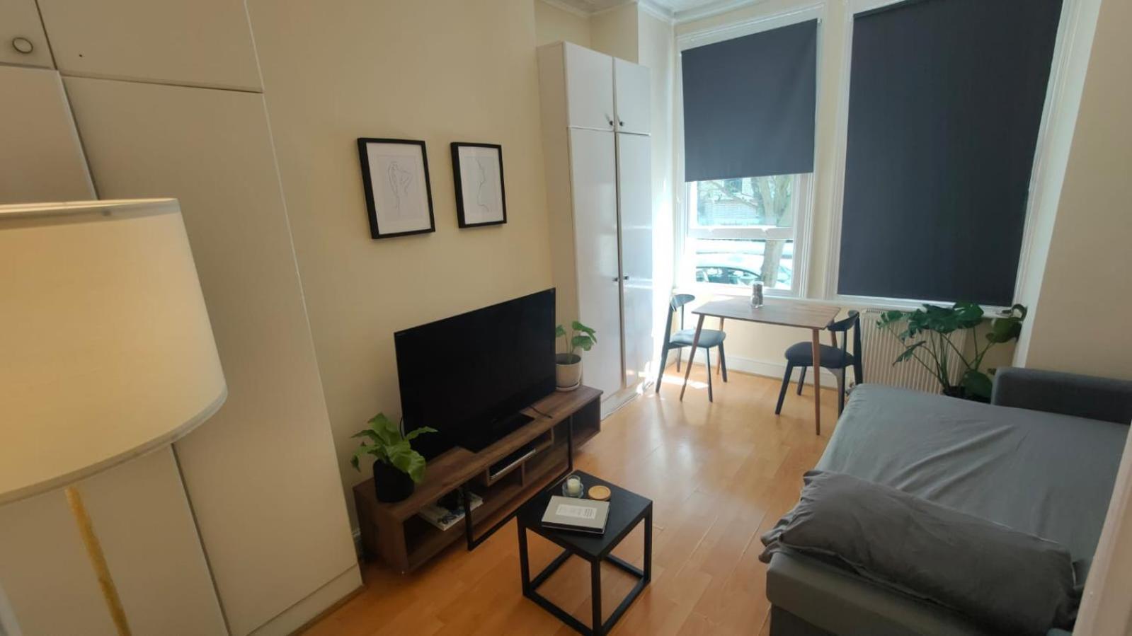 Guest house W14 *