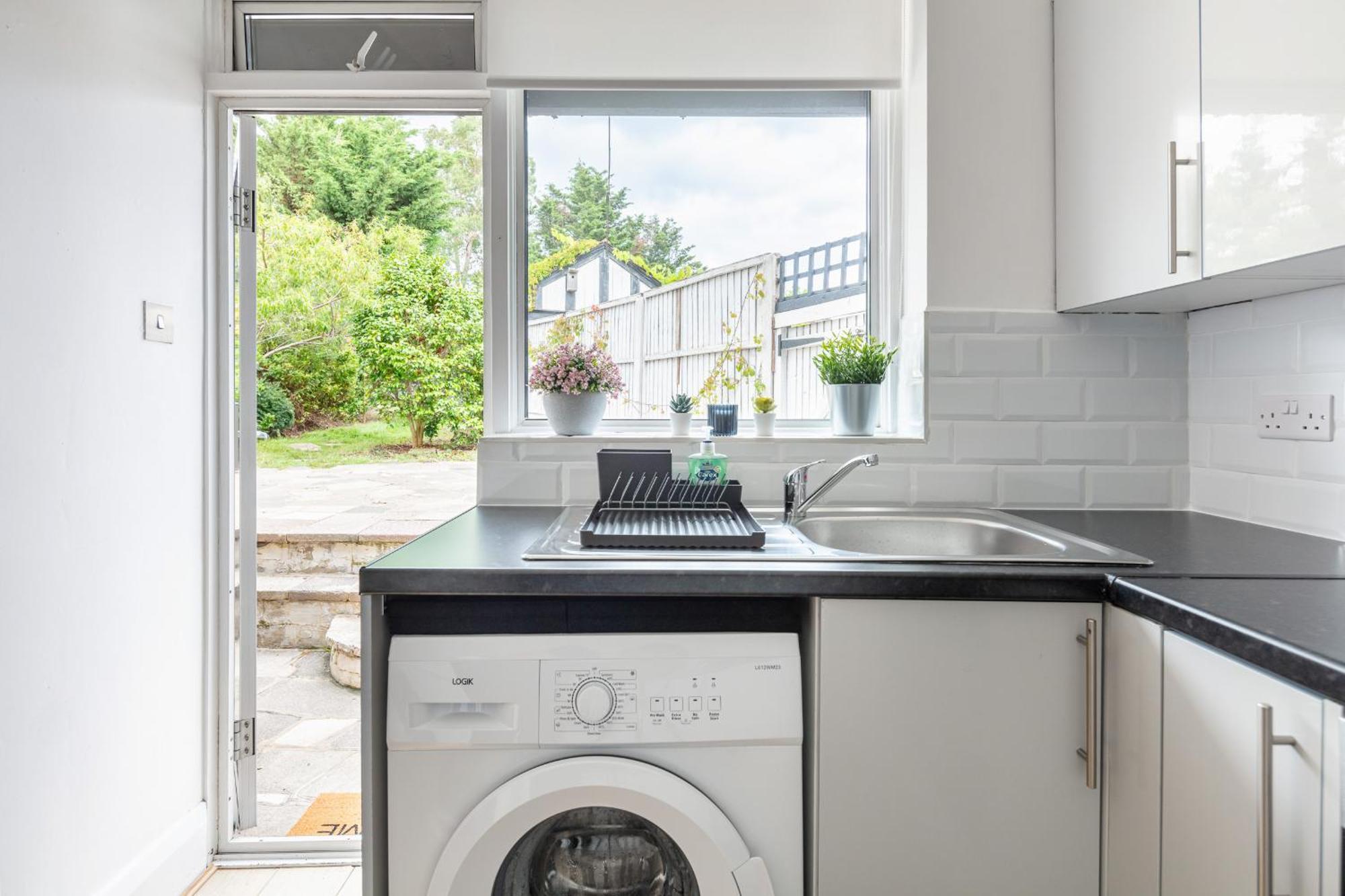 9ra - 4bd House - Wembley Views Holiday home London
