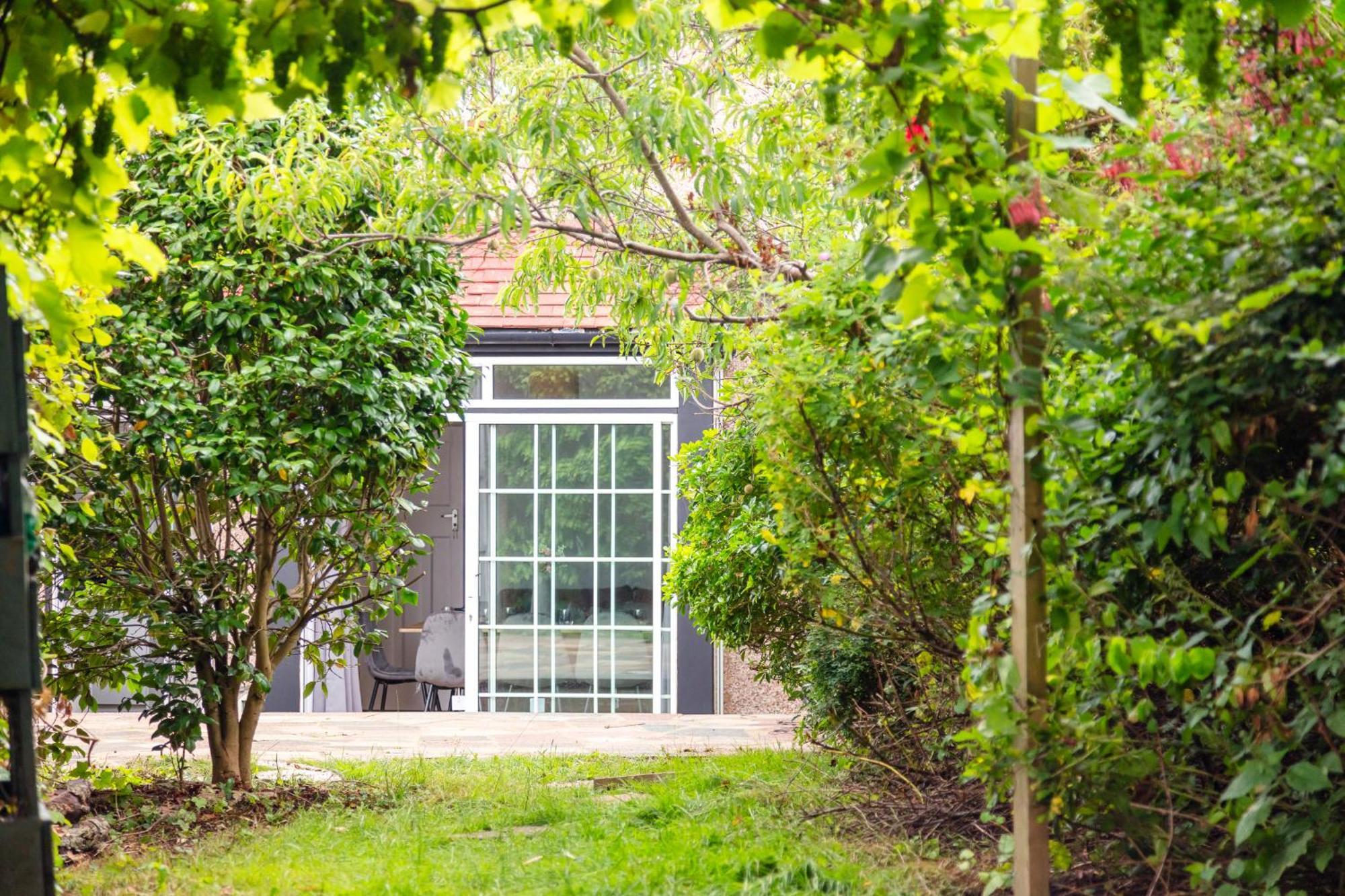9ra - 4bd House - Wembley Views Holiday home