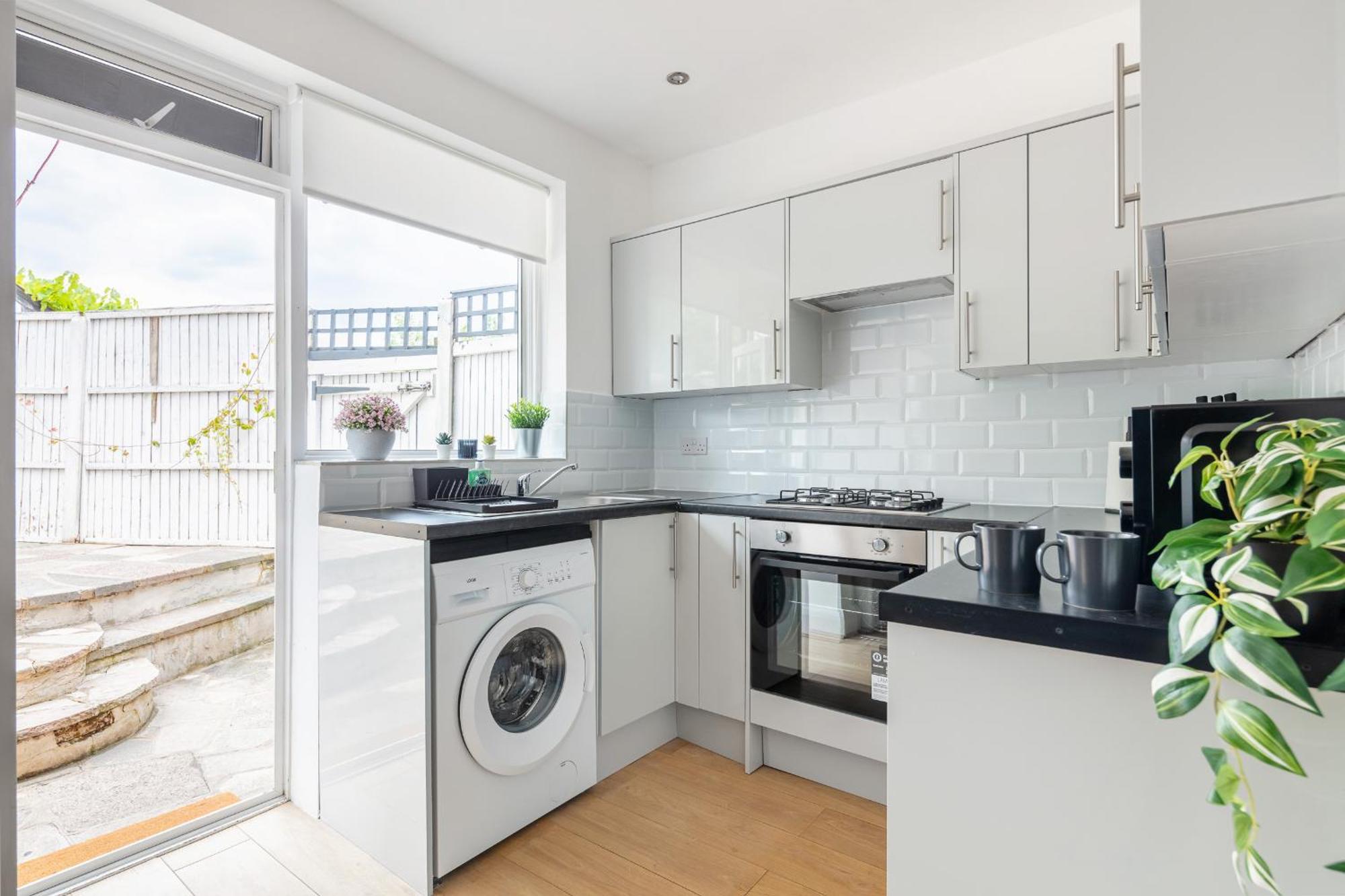 9ra - 4bd House - Wembley Views Holiday home *
